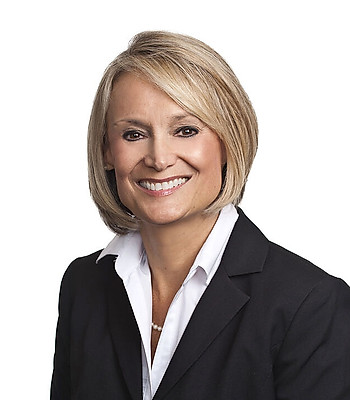 Portrait of Lee Stratton, REALTOR®.